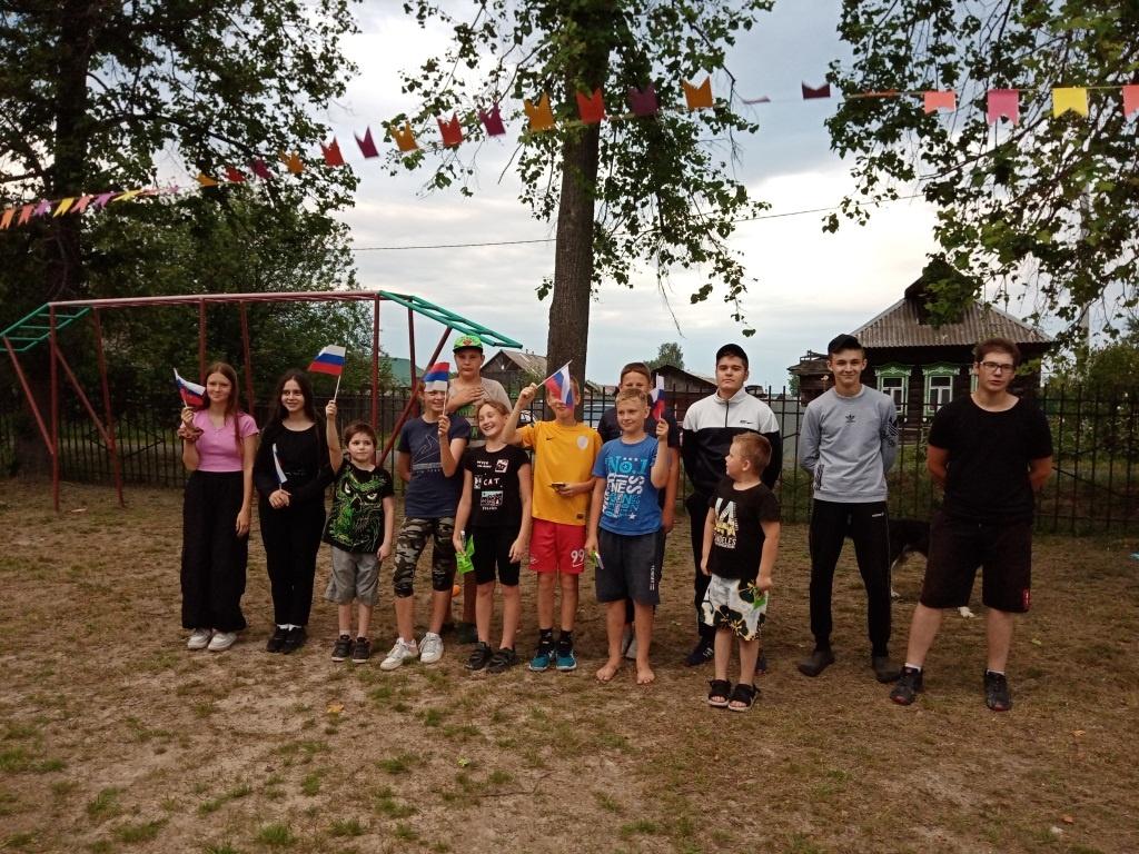 Акция «Под флагом России живу»