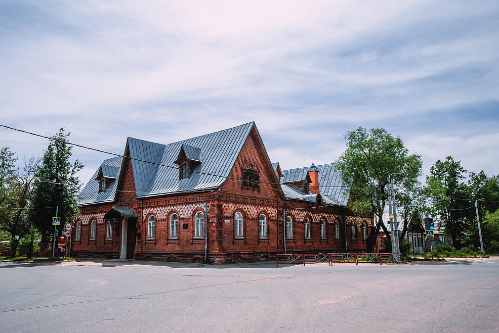 Gus-Crystal Historical and Art Museum