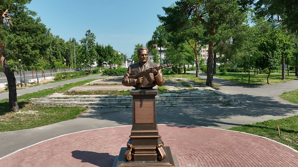 Mikhail Kalashnikov monument