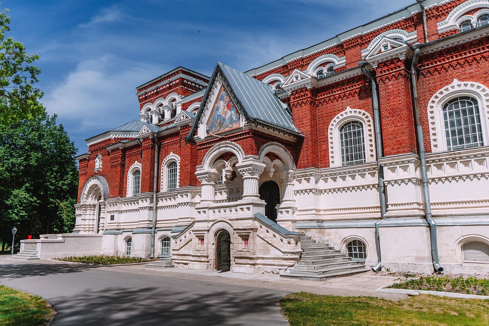 The Maltsovs’ Museum of Crystal-0