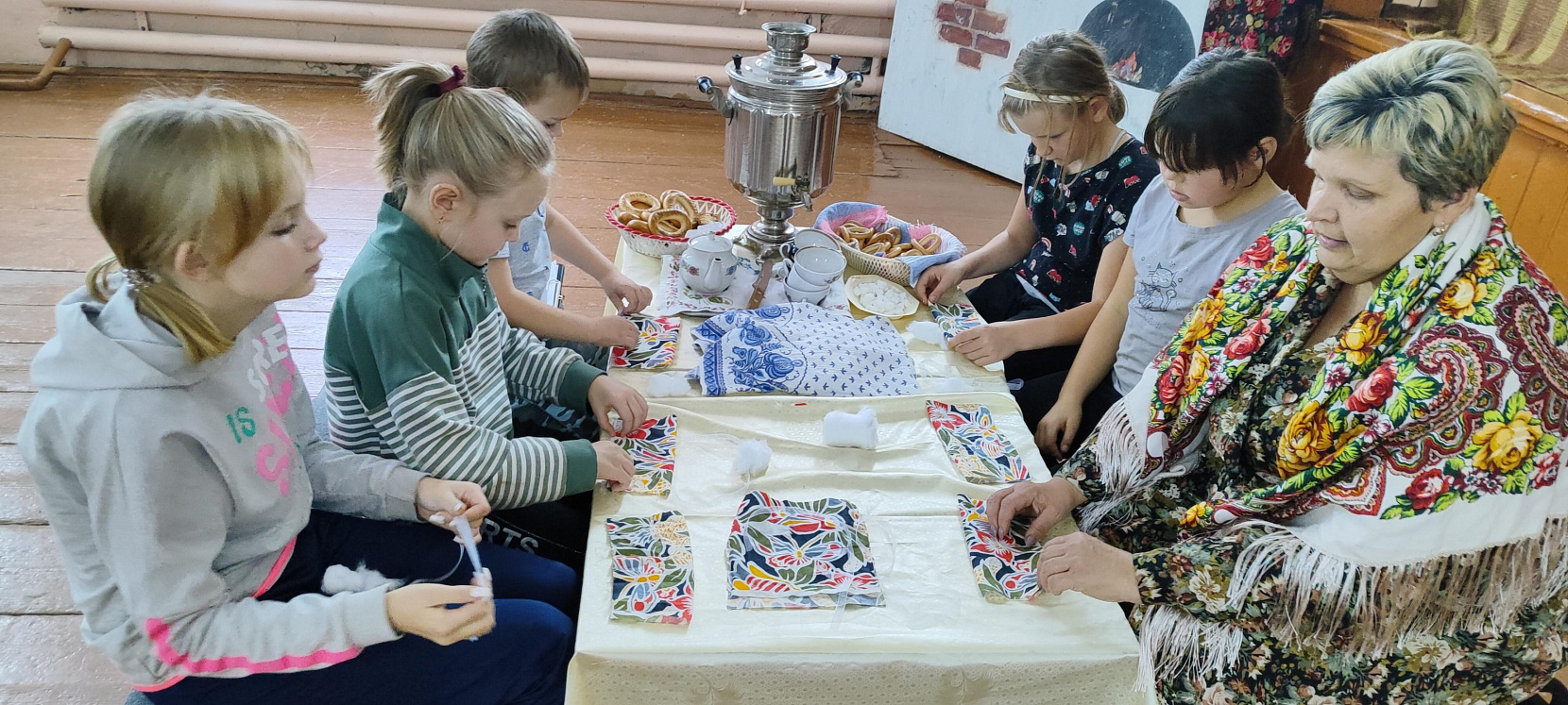 Познавательная программа «И шагает век от века кукла рядом с человеком»