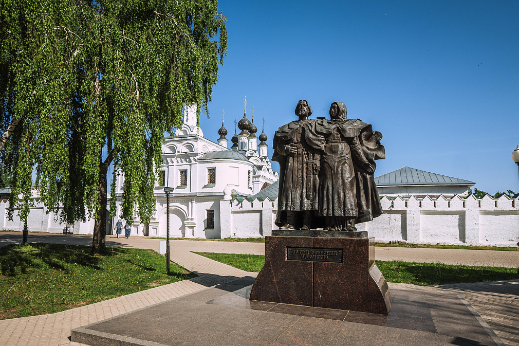Peter and Fevronia Monument